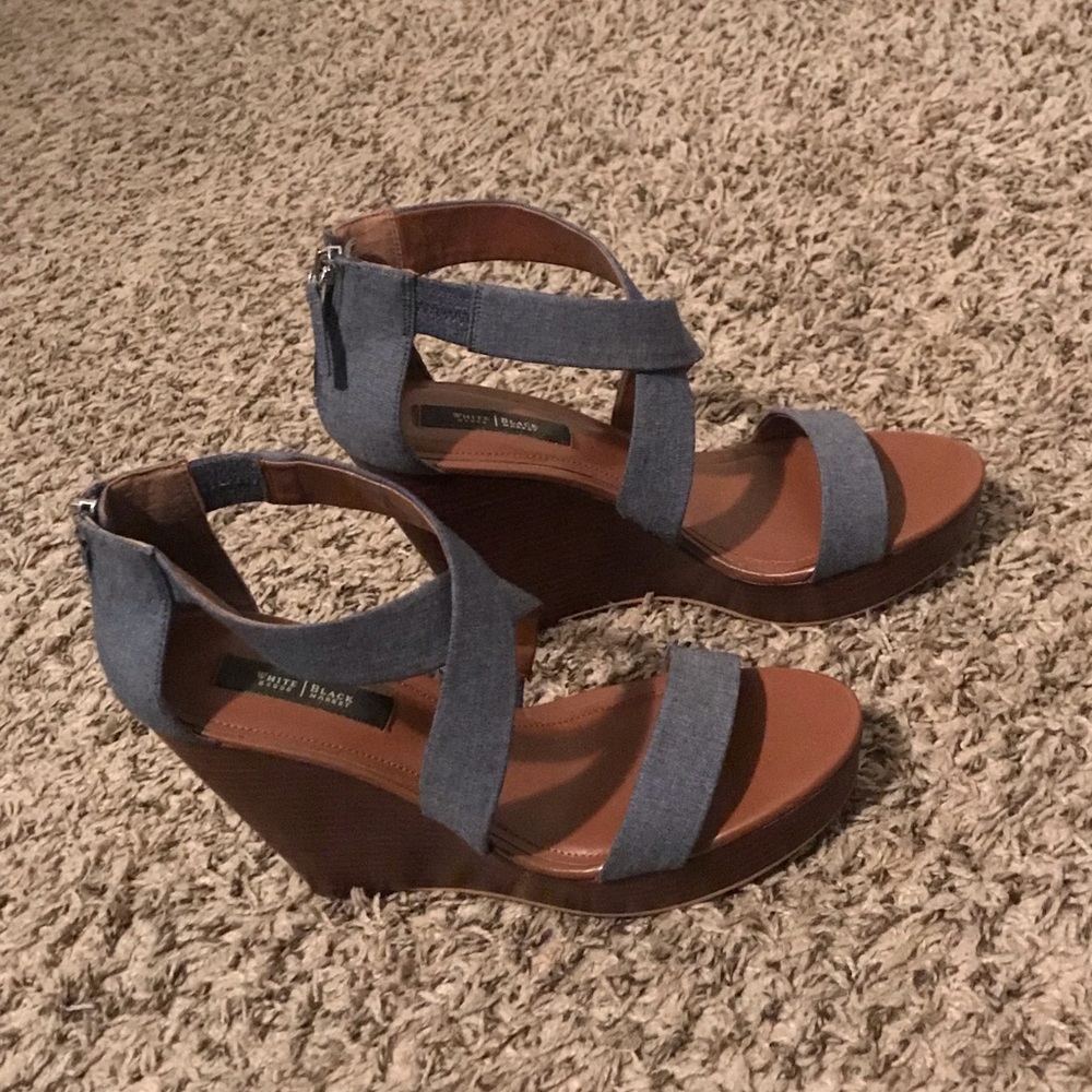 🌻 Denim WHBM wedge sandals.